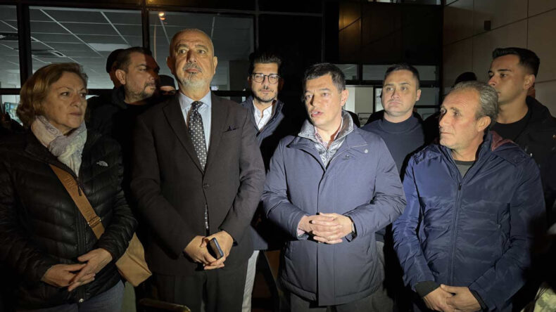 Marmaris'te belediyeye rüşvet soruşturmasında 13 kişi gözaltına alındı