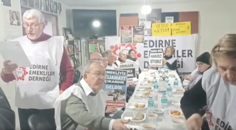 Men&uuml;deki Yemekleri G&ouml;sterdi: Aklımızla Dalga Ge&ccedil;iyorlar