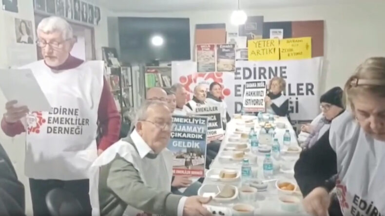 Men&uuml;deki Yemekleri G&ouml;sterdi: Aklımızla Dalga Ge&ccedil;iyorlar