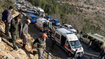 Mersin'de facia: &Ccedil;ok sayıda &ouml;l&uuml; ve yaralı var