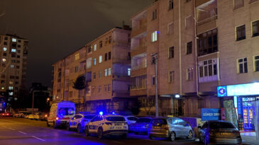 Mezarlık d&ouml;n&uuml;ş&uuml; eşini &ouml;l&uuml; buldu