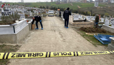 Mezarlıkta defin sırasında husumetlisini tabancayla yaraladı