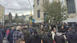 Midilli Adası&rsquo;nda mahsur kalan T&uuml;rk turistler yurda d&ouml;nd&uuml;