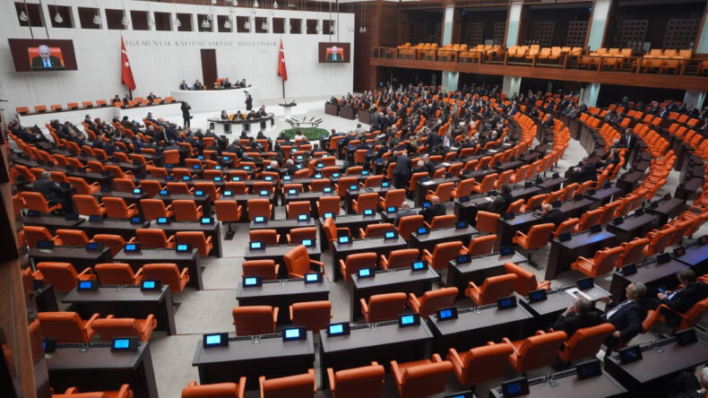 Milletvekillerinin telefonlarına musallat olan gizem