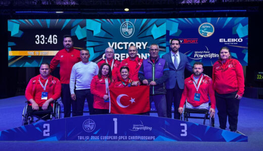 Milli para halterci Besra Duman'dan 1 altın, 1 g&uuml;m&uuml;ş