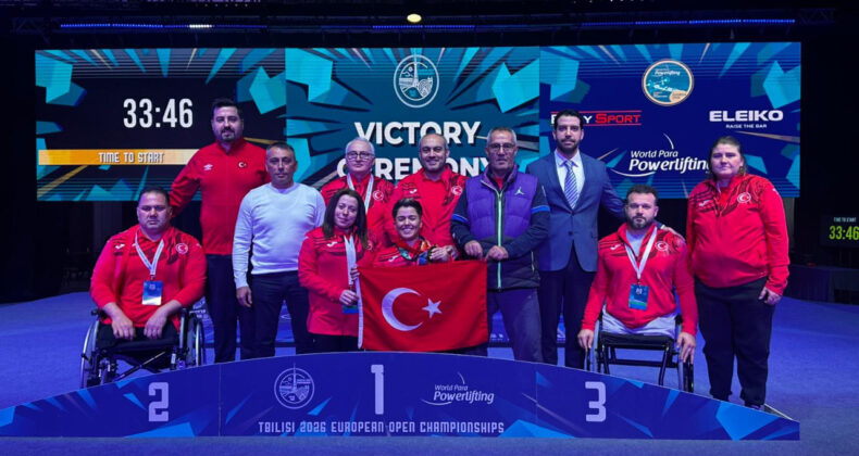 Milli para halterci Besra Duman'dan 1 altın, 1 gümüş