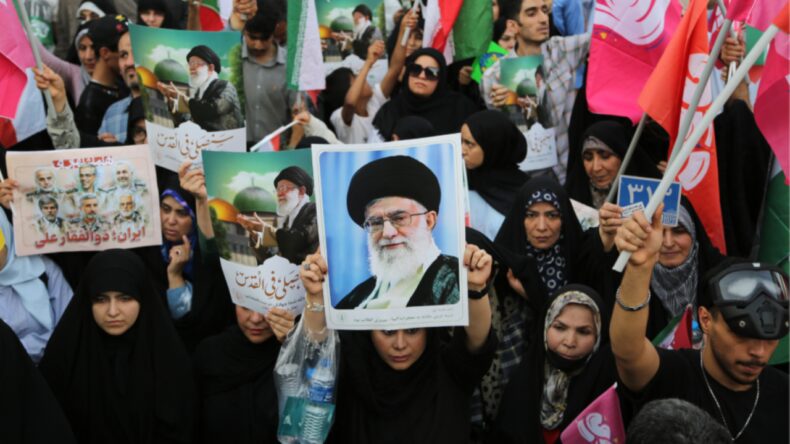 Mossad'ın İran'da rejim değişikliği senaryosu ortaya &ccedil;ıktı: 'Birka&ccedil; ayda olmaz'