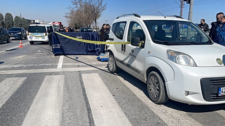 Motosiklet hafif ticari araca &ccedil;arptı: 1 &ouml;l&uuml;