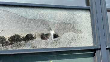 Motosikletli saldırganlardan restorana silahlı saldırı