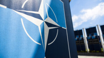 NATO, Irak&rsquo;taki personelini tahliye etti