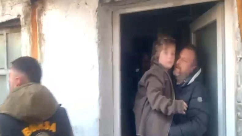 Nazar, annesine kavuştu: Rebecca k&ouml;t&uuml; değil miydi ya, iyiymiş