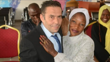 Nijerya'dan Aksaray'a gelin geldi: Karı-koca &ccedil;eviri uygulamasıyla konuşuyor