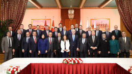 Numan Kurtulmuş, Milli Dayanışma Komisyonu &Uuml;yeleriyle İftarda Buluştu