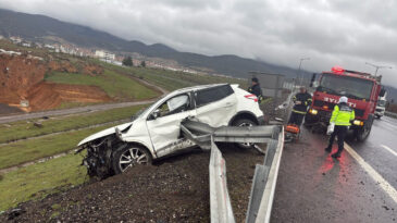 Ok gibi saplanan bariyer &ouml;ld&uuml;rd&uuml;