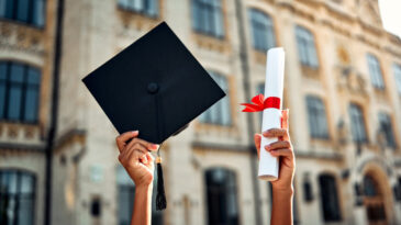 Okumak 'para' etmiyor, gen&ccedil;ler akademiden uzaklaşıyor