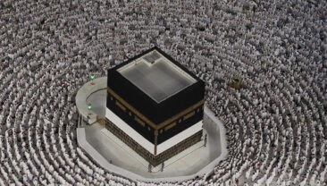 Onlarca kişiyi &lsquo;umre&rsquo; vaadiyle dolandırdılar