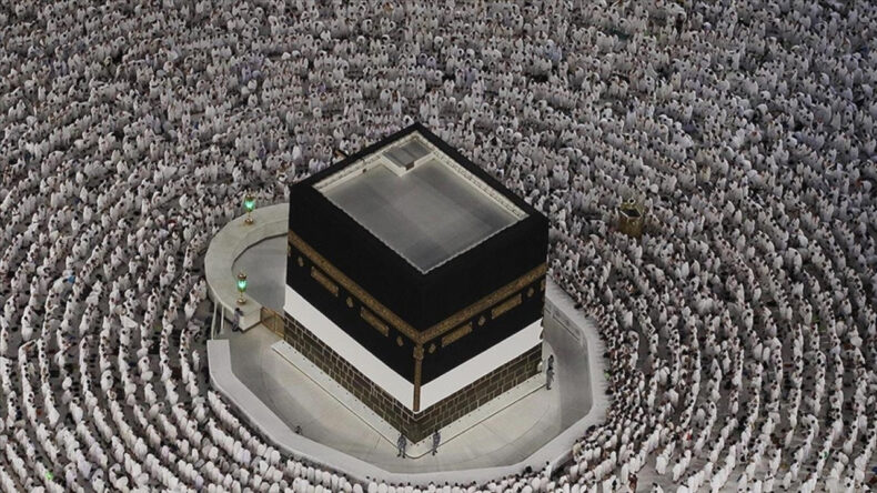 Onlarca kişiyi &lsquo;umre&rsquo; vaadiyle dolandırdılar