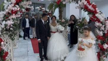 Online oyunda tanıştılar: Filipinler'den &Ccedil;anakkale'ye geldi, evlendi