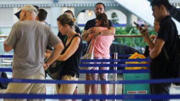 Orta Doğu'da u&ccedil;uş kaosu… Binlerce u&ccedil;uş iptal, 1 milyon kişi etkilendi