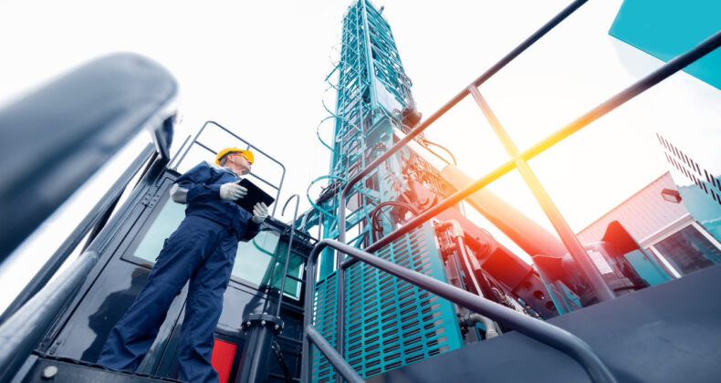 Orta Doğu&rsquo;da petrol ve LNG &uuml;retimi durma noktasında