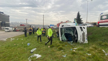 Otob&uuml;s yan yattı: 11 kişi hastanelik oldu