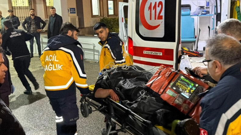 Otomobil uçuruma yuvarlandı: 1 ölü, 4 yaralı