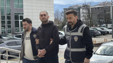 &Ouml;nce Kamyon &Ccedil;aldı, Sonra Sevgilisini Soydu