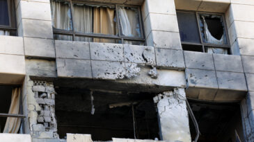 &Ouml;nce otel, sonra apartman… L&uuml;bnan'a f&uuml;ze yağıyor