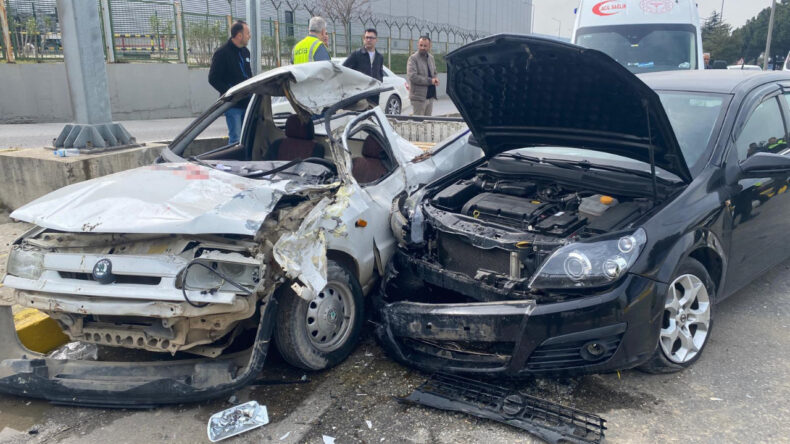 &Ouml;nce ref&uuml;je sonra kamyonete &ccedil;arptı: 1 &ouml;l&uuml;