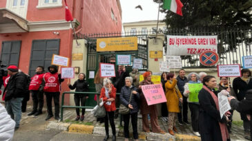 &Ouml;zel İtalyan Lisesi &ouml;ğretmenleri 51 g&uuml;nd&uuml;r grevde: Velilerden destek geldi