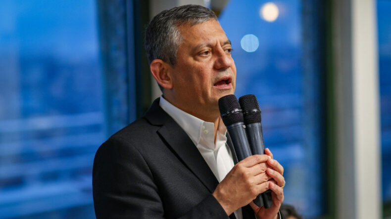 &Ouml;zel: T&uuml;rkiye, yeni bir iktidarı karşılamak &uuml;zere doğum sancıları &ccedil;ekiyor