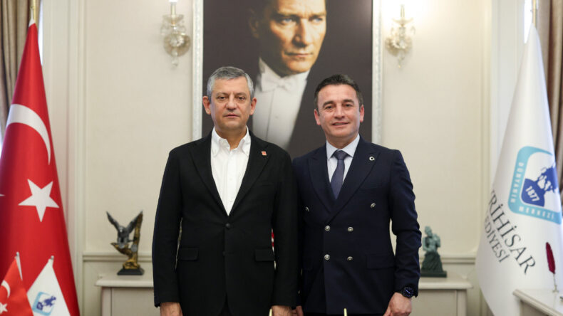 Özgür Özel, belediye başkanının tehdit edildiğini açıkladı: Alnını karışlarız