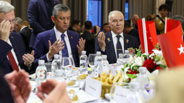 &Ouml;zg&uuml;r &Ouml;zel, şehit aileleri ve gazilerle iftar programında buluştu