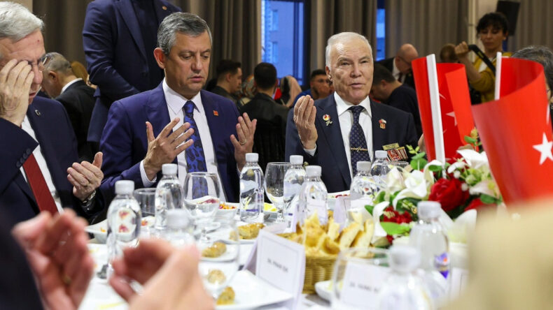 &Ouml;zg&uuml;r &Ouml;zel, şehit aileleri ve gazilerle iftar programında buluştu