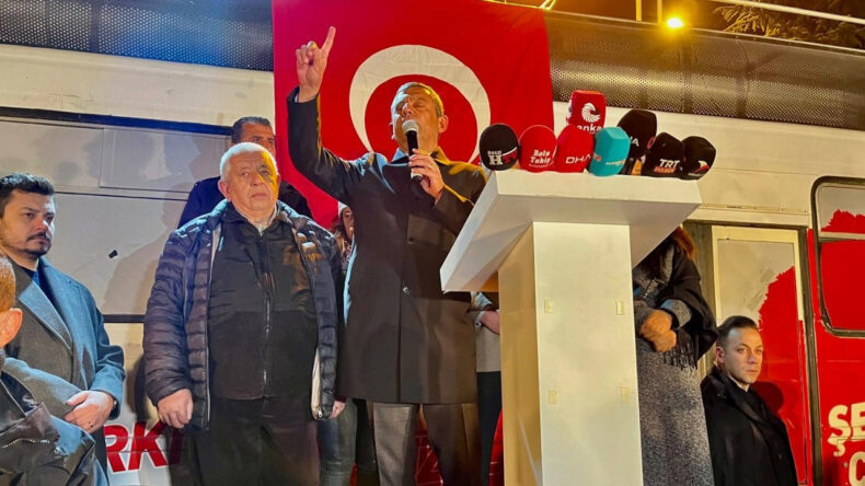 &Ouml;zg&uuml;r &Ouml;zel, Tanju &Ouml;zcan'a Bolu'da Destek Verdi