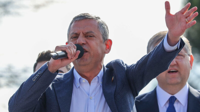 &Ouml;zg&uuml;r &Ouml;zel: T&uuml;rkiye'nin beraber olmasının &ouml;n&uuml;ndeki tek engel AK Parti'nin kara d&uuml;zeni