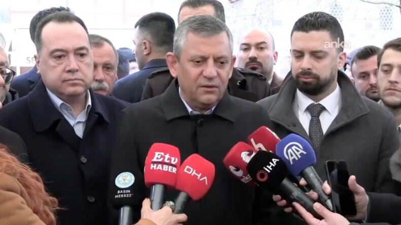 &Ouml;zg&uuml;r &Ouml;zel: T&uuml;rkiye'nin Trump'ın işgal masasında bulunmasını kabul etmiyoruz