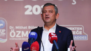 &Ouml;zg&uuml;r &Ouml;zel'in telefon trafiği: Sadece bir kişiyi aramadı