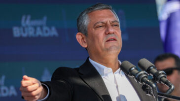 &Ouml;zg&uuml;r &Ouml;zel'den gazetecilere telefon