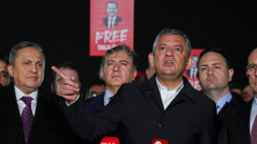 &Ouml;zg&uuml;r &Ouml;zel'den Tanju &Ouml;zcan'a ziyaret