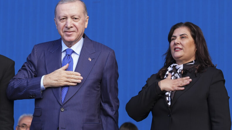 &Ouml;zlem &Ccedil;er&ccedil;ioğlu'ndan &Ouml;zg&uuml;r &Ouml;zel'e yanıt