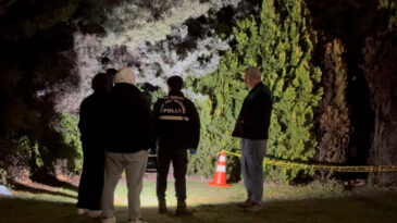 Parkta Erkek Cesedi Bulundu