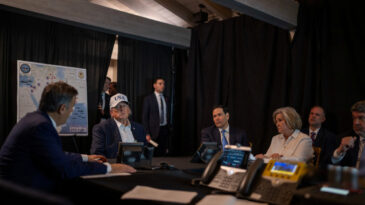 Petrol Fiyatları Y&uuml;kseldi, Trump'ın Danışmanları Alarma Ge&ccedil;ti