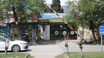 Petrol Krizi Nedeniyle &Uuml;lkede 3 G&uuml;n Resmi Tatil İlan Edildi