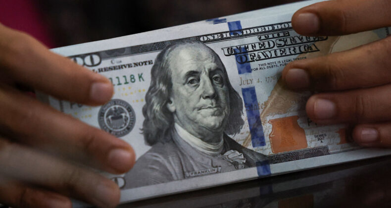 Piyasada g&ouml;zler doların patronunda