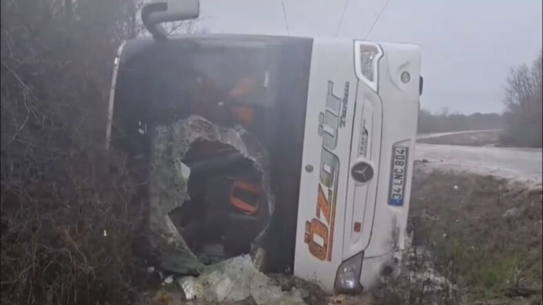 Polisleri Taşıyan Otob&uuml;s Devrildi: Yaralılar Var