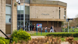 Prestijli &uuml;niversitede panik b&uuml;y&uuml;yor: 'Benzeri g&ouml;r&uuml;lmemiş bir salgın'