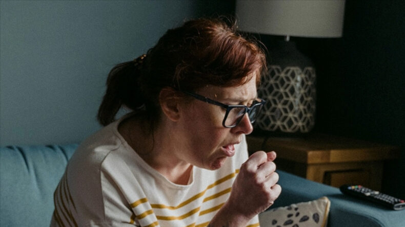 Prof. Dr. Tevfik Özlü'den kritik uyarı: Geçmeyen öksürüğe dikkat!