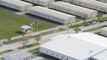 Romanya'da g&uuml;ndem ABD'ye izin verip vermemek