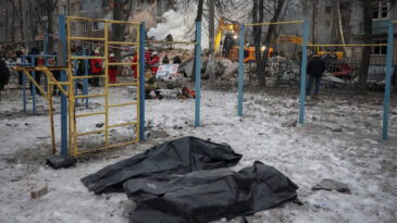 Rus F&uuml;zeleri Vurdu: &Ccedil;ocuklar &Ouml;ld&uuml;